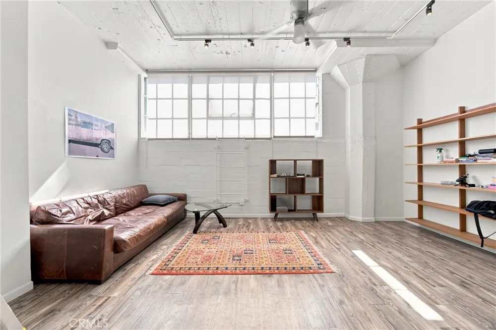 420 S San Pedro #222 Los Angeles, CA 90013
