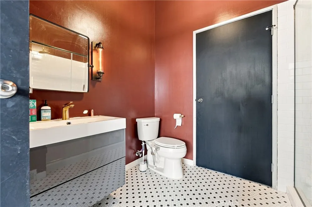 420 S San Pedro #222 Los Angeles, CA 90013