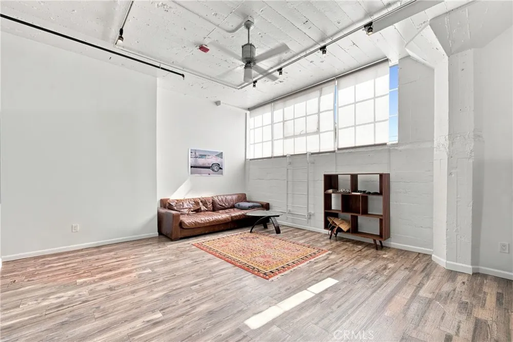 420 S San Pedro #222 Los Angeles, CA 90013