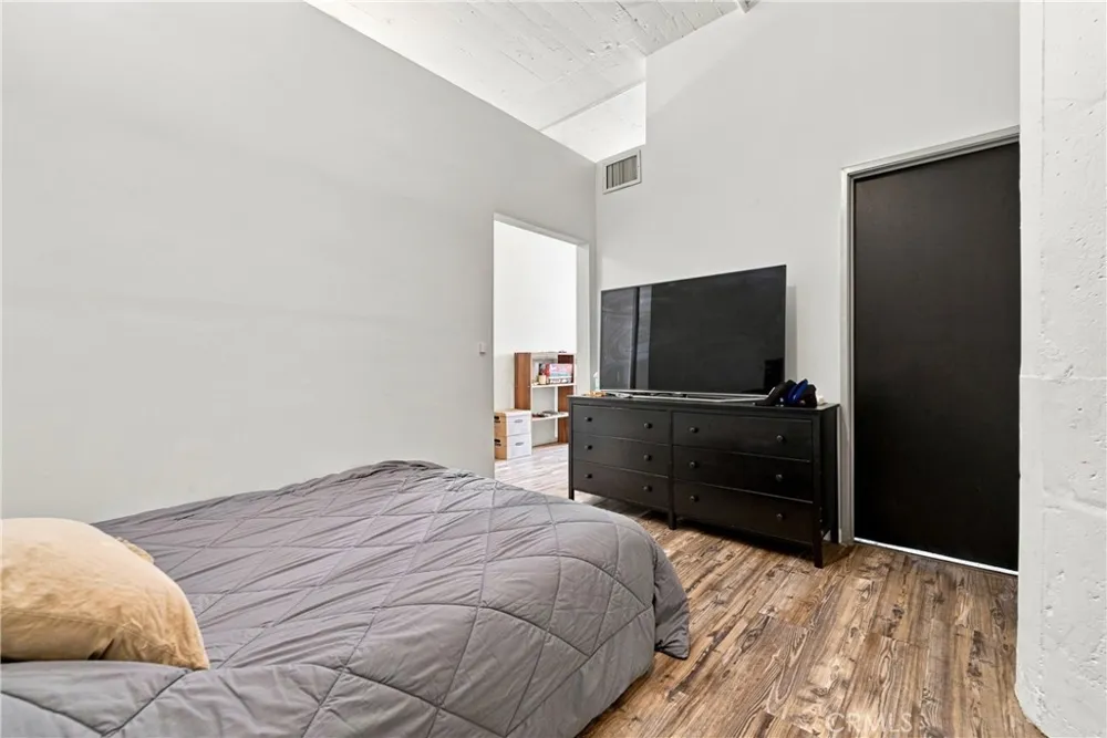 420 S San Pedro #222 Los Angeles, CA 90013