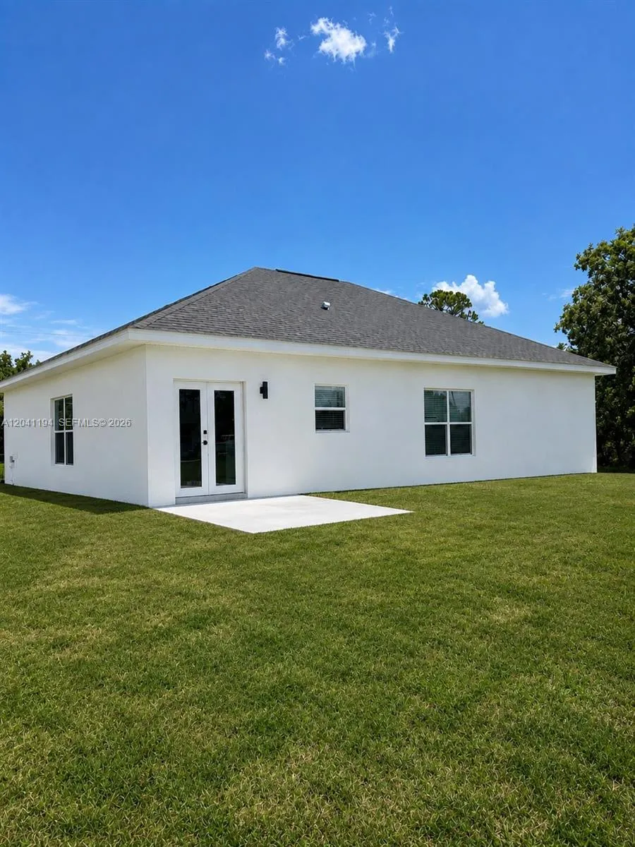 271 Briar LN Lake Placid, FL 33852