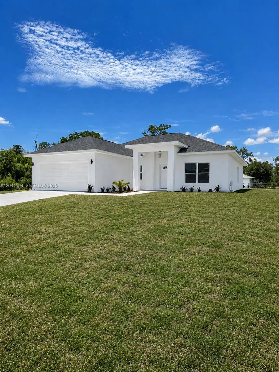 271 Briar LN Lake Placid, FL 33852