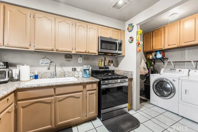 3891 Lugo Lynwood, CA 90262