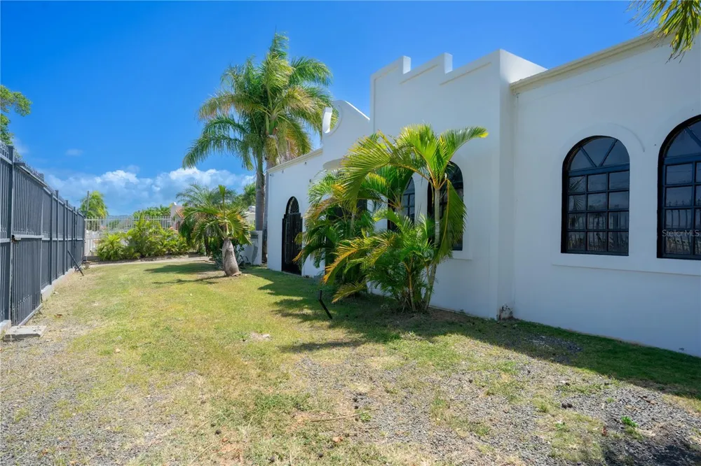 225 SANTA ISIDRA L CALLE B Fajardo, PR 00738