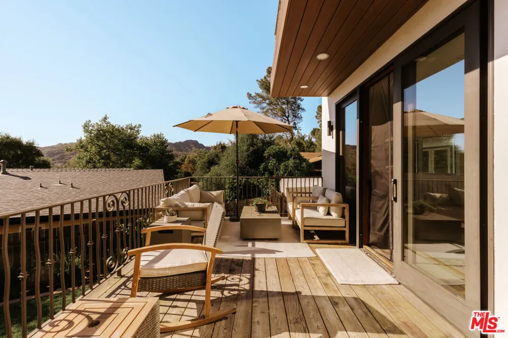 685 Wonder View Drive Calabasas, CA 91302