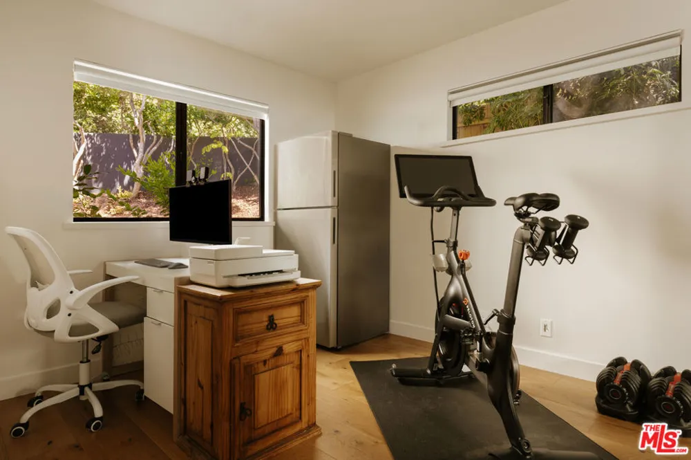 685 Wonder View Drive Calabasas, CA 91302
