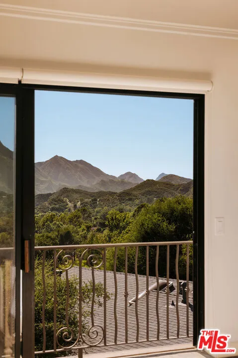 685 Wonder View Drive Calabasas, CA 91302