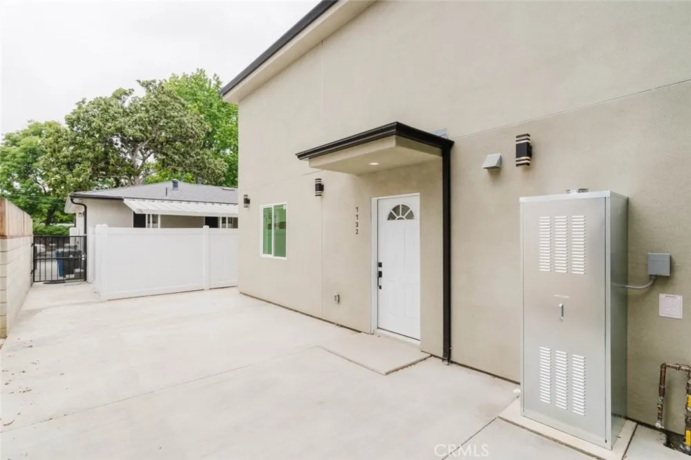 7732 Etiwanda Reseda, CA 91335