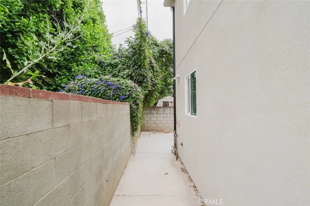 7732 Etiwanda Reseda, CA 91335