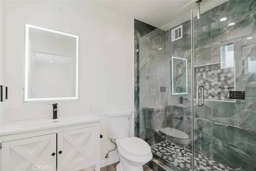 7732 Etiwanda Reseda, CA 91335