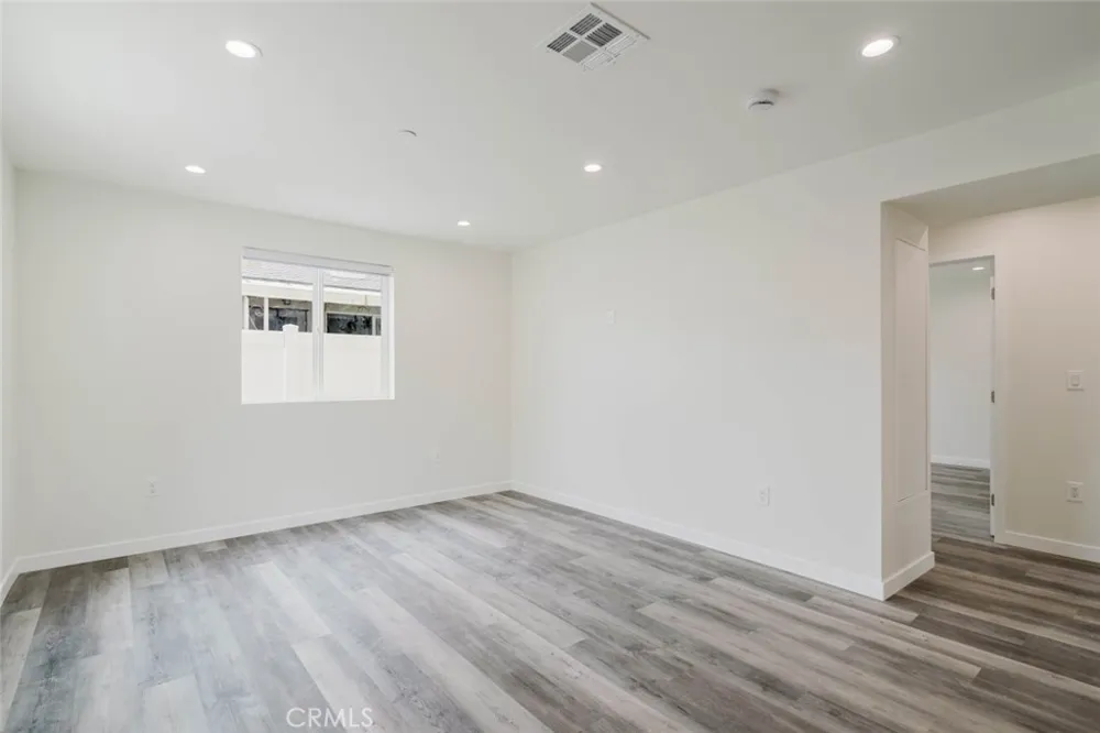 7732 Etiwanda Reseda, CA 91335