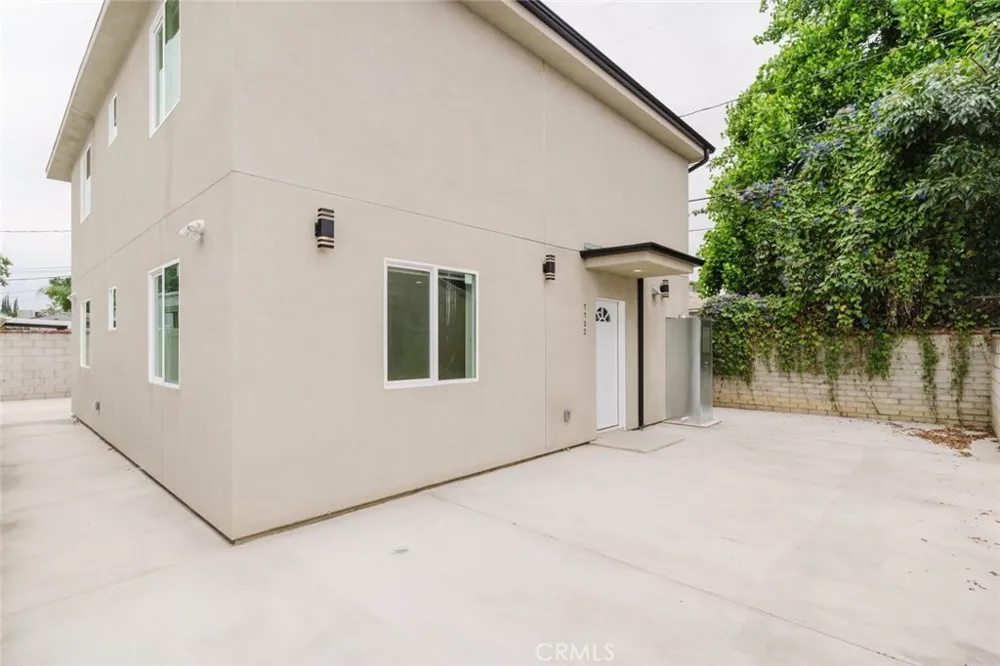 7732 Etiwanda Reseda, CA 91335