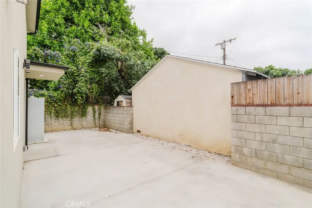 7732 Etiwanda Reseda, CA 91335