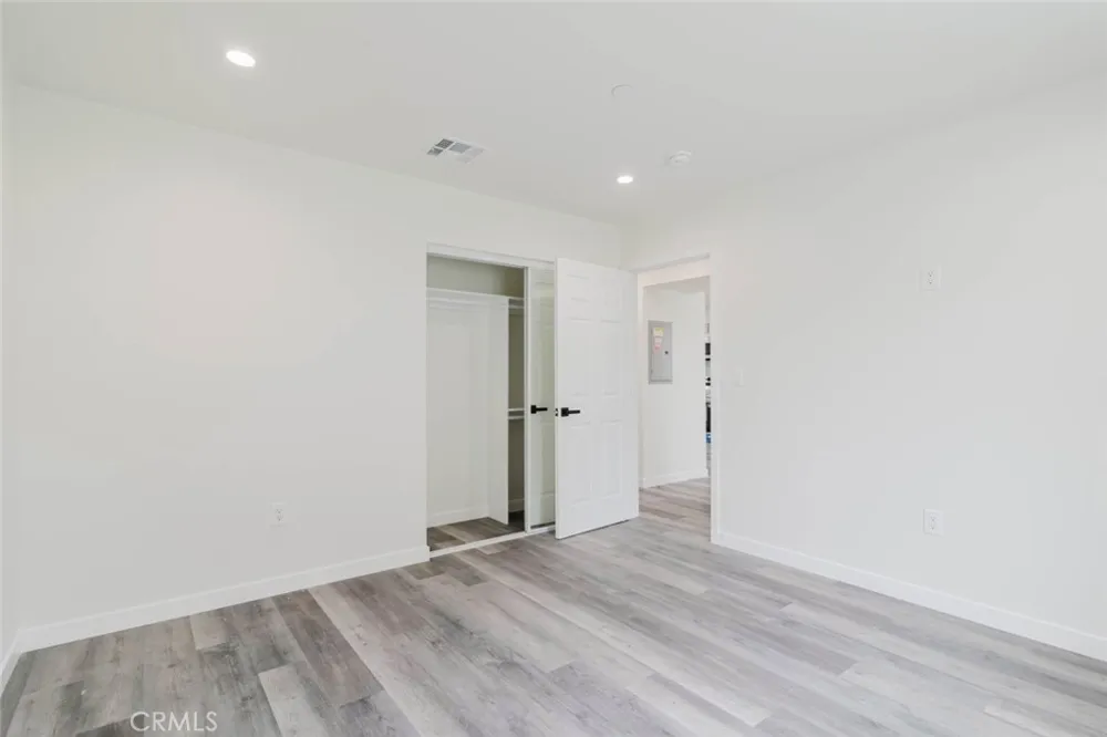 7732 Etiwanda Reseda, CA 91335