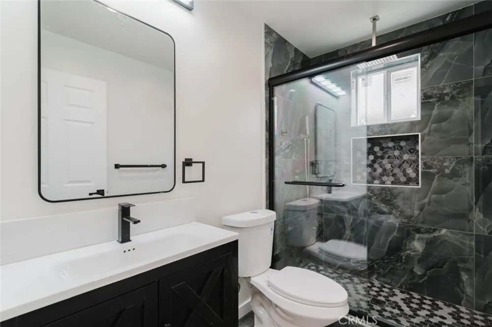 7732 Etiwanda Reseda, CA 91335