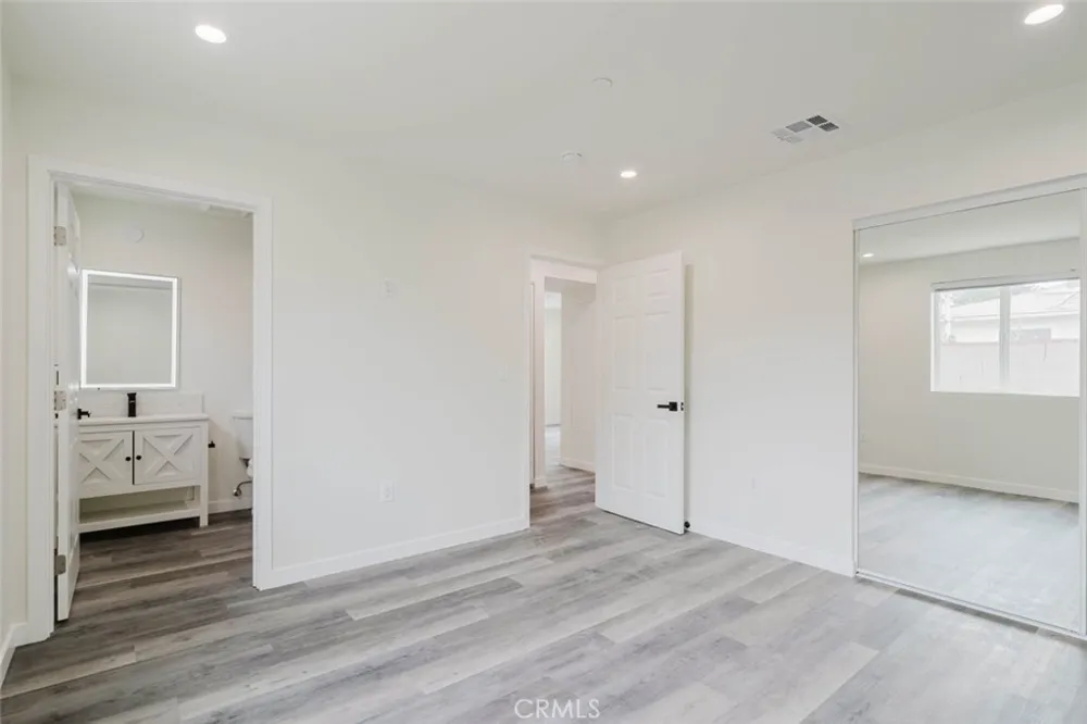 7732 Etiwanda Reseda, CA 91335