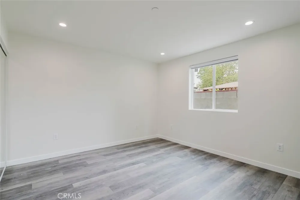 7732 Etiwanda Reseda, CA 91335