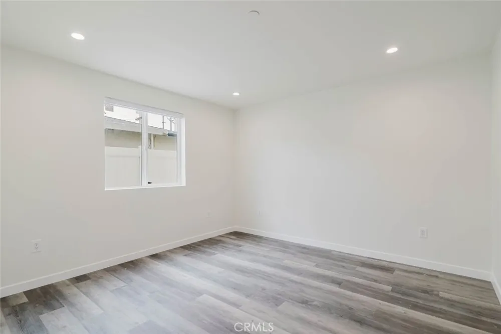 7732 Etiwanda Reseda, CA 91335