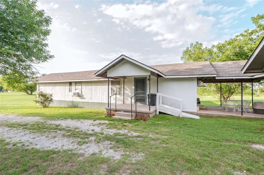 1306 Winn Road Bowie, TX 76230