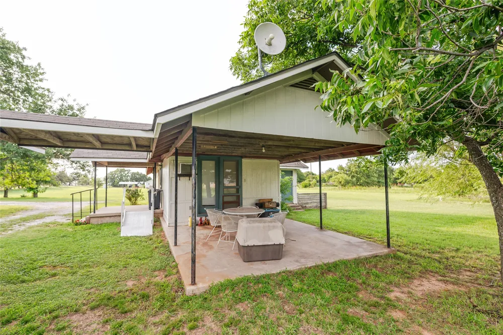 1306 Winn Road Bowie, TX 76230