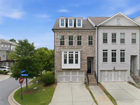 1421 Wisteria Wall Drive