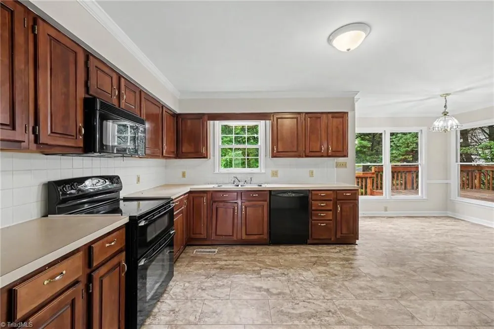 7060 Bridgewood Road Clemmons, NC 27012