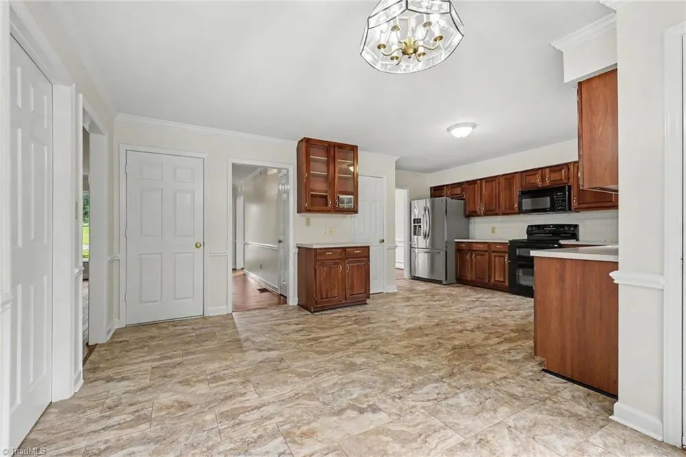 7060 Bridgewood Road Clemmons, NC 27012