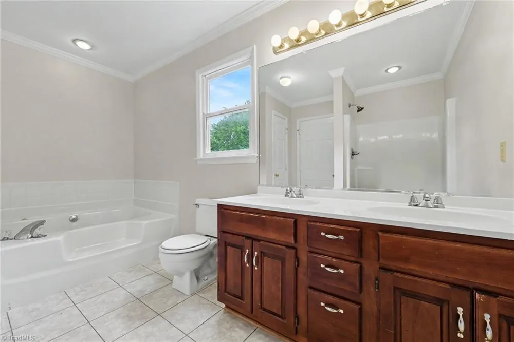 7060 Bridgewood Road Clemmons, NC 27012