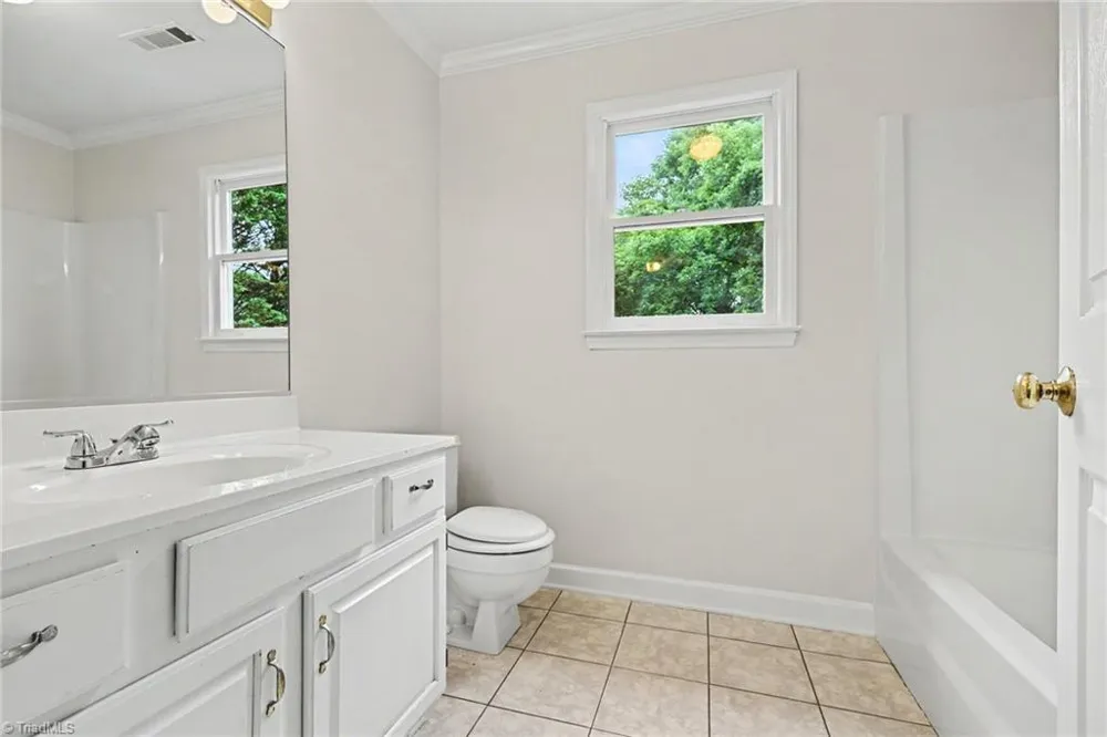 7060 Bridgewood Road Clemmons, NC 27012