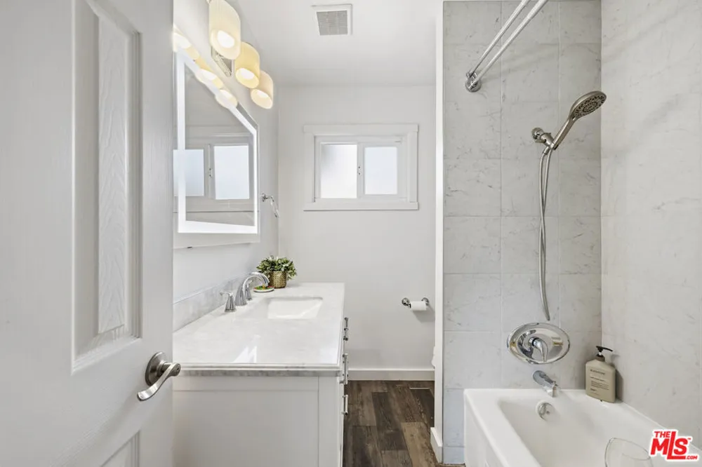 10430 Owensmouth Avenue Chatsworth, CA 91311
