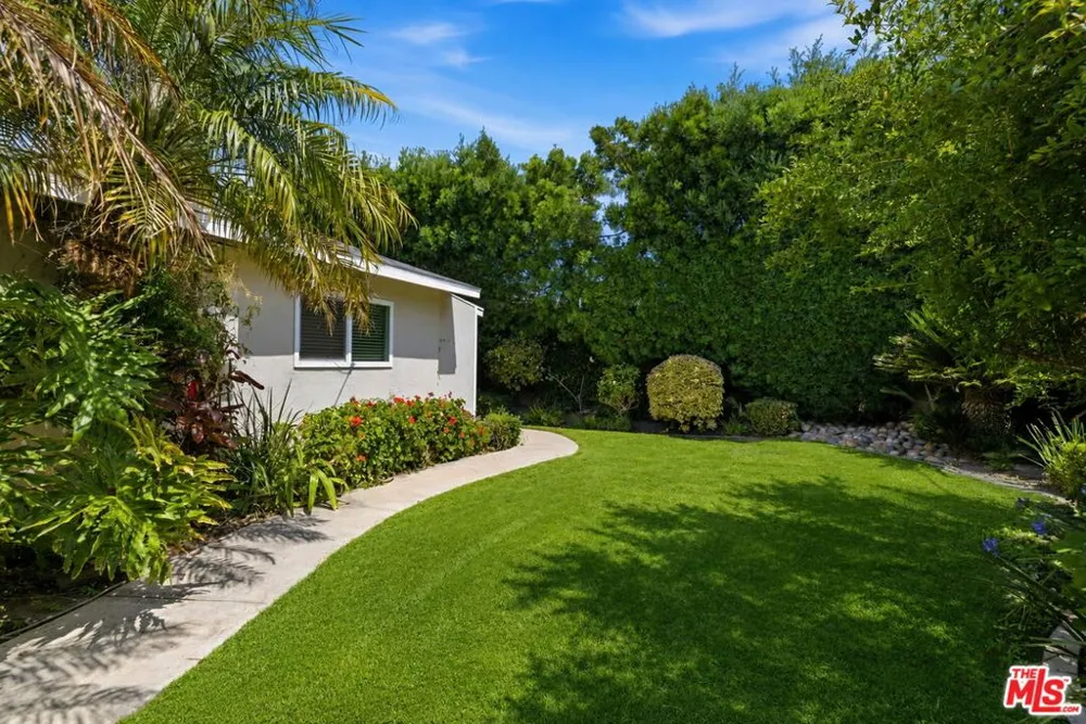 10430 Owensmouth Avenue Chatsworth, CA 91311