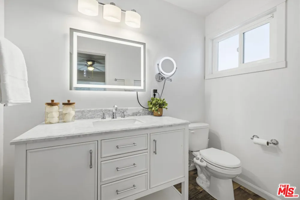 10430 Owensmouth Avenue Chatsworth, CA 91311