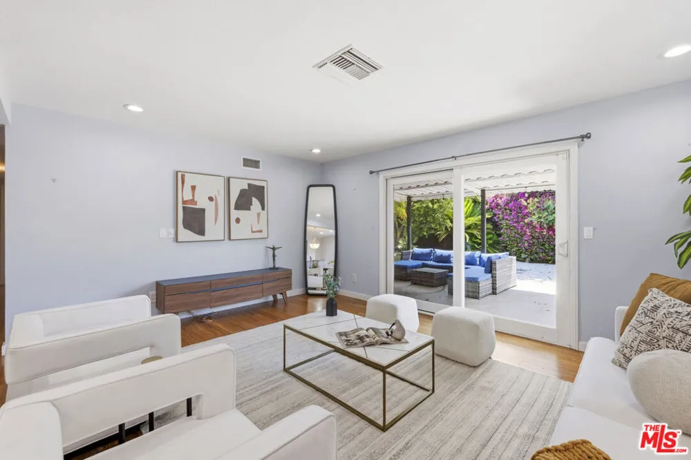 10430 Owensmouth Avenue Chatsworth, CA 91311