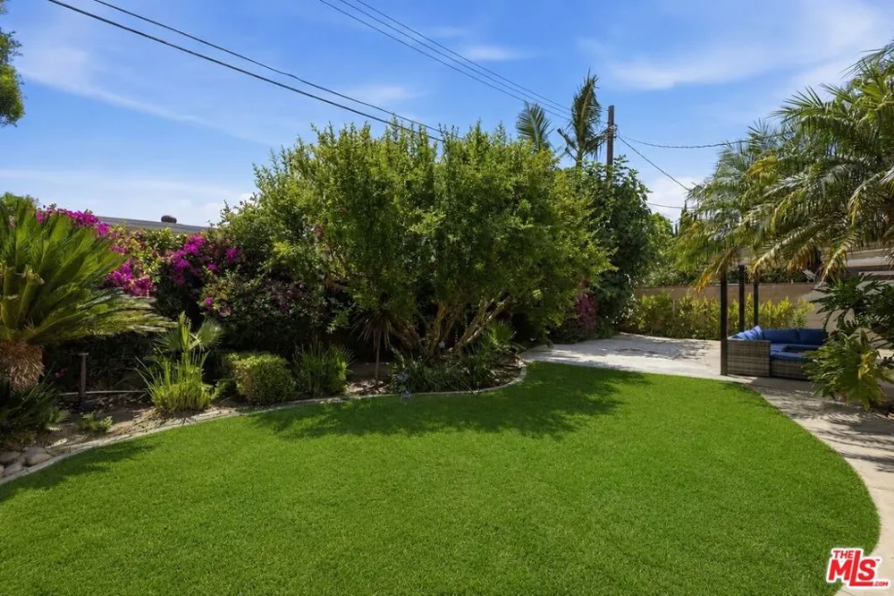 10430 Owensmouth Avenue Chatsworth, CA 91311