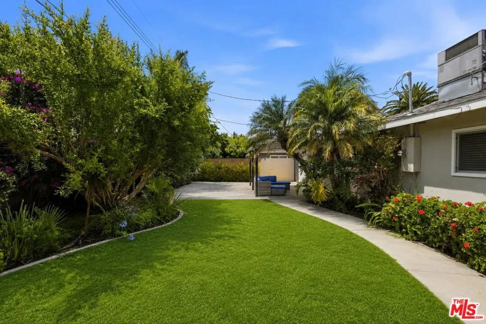 10430 Owensmouth Avenue Chatsworth, CA 91311