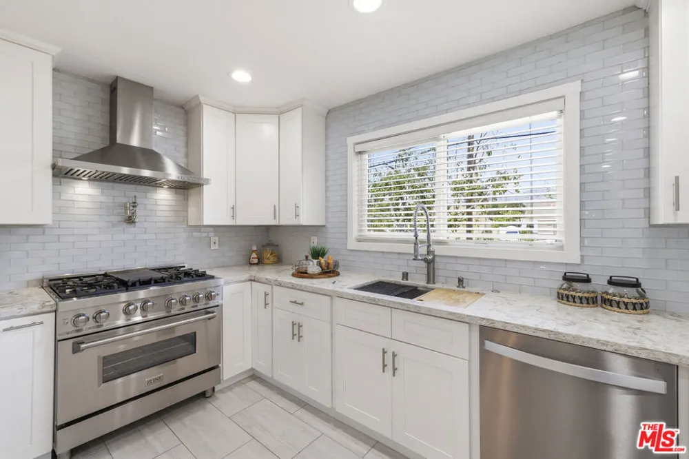 10430 Owensmouth Avenue Chatsworth, CA 91311