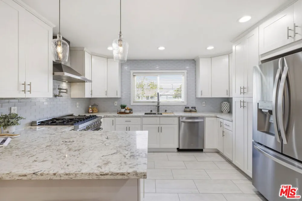 10430 Owensmouth Avenue Chatsworth, CA 91311