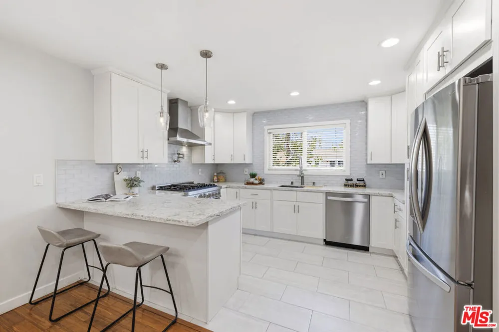 10430 Owensmouth Avenue Chatsworth, CA 91311