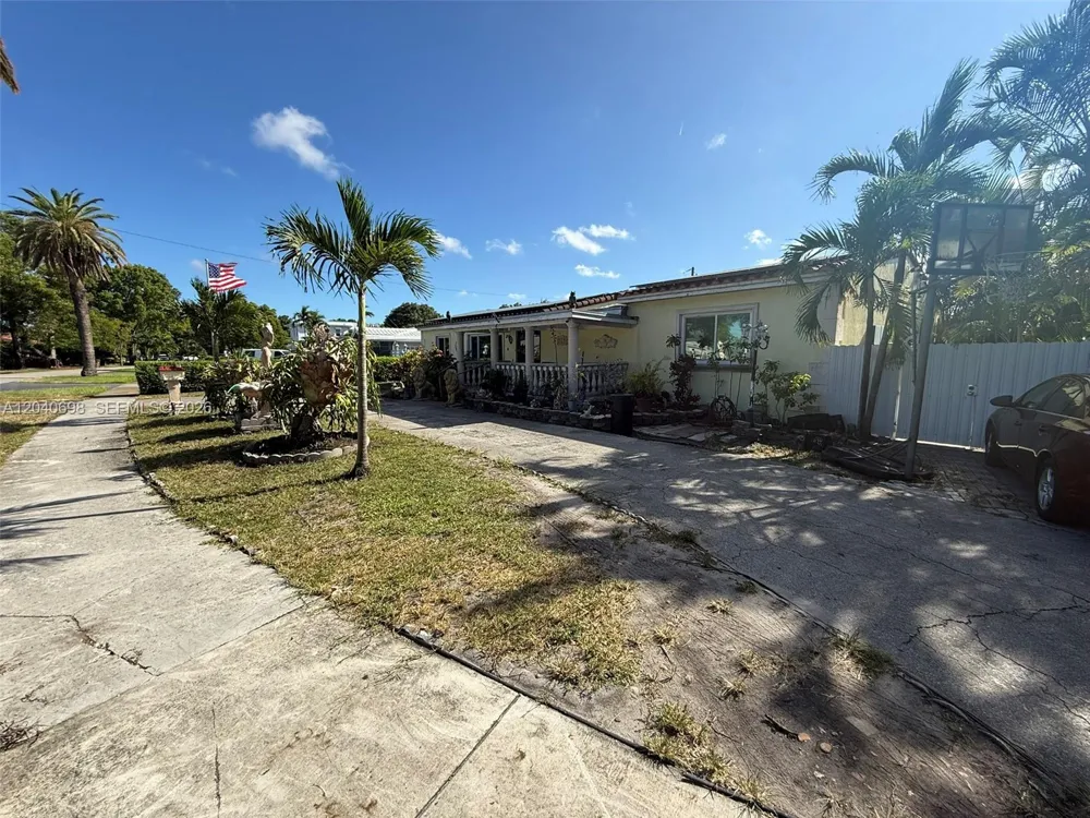 202 To To Lo Chee Dr Hialeah, FL 33010