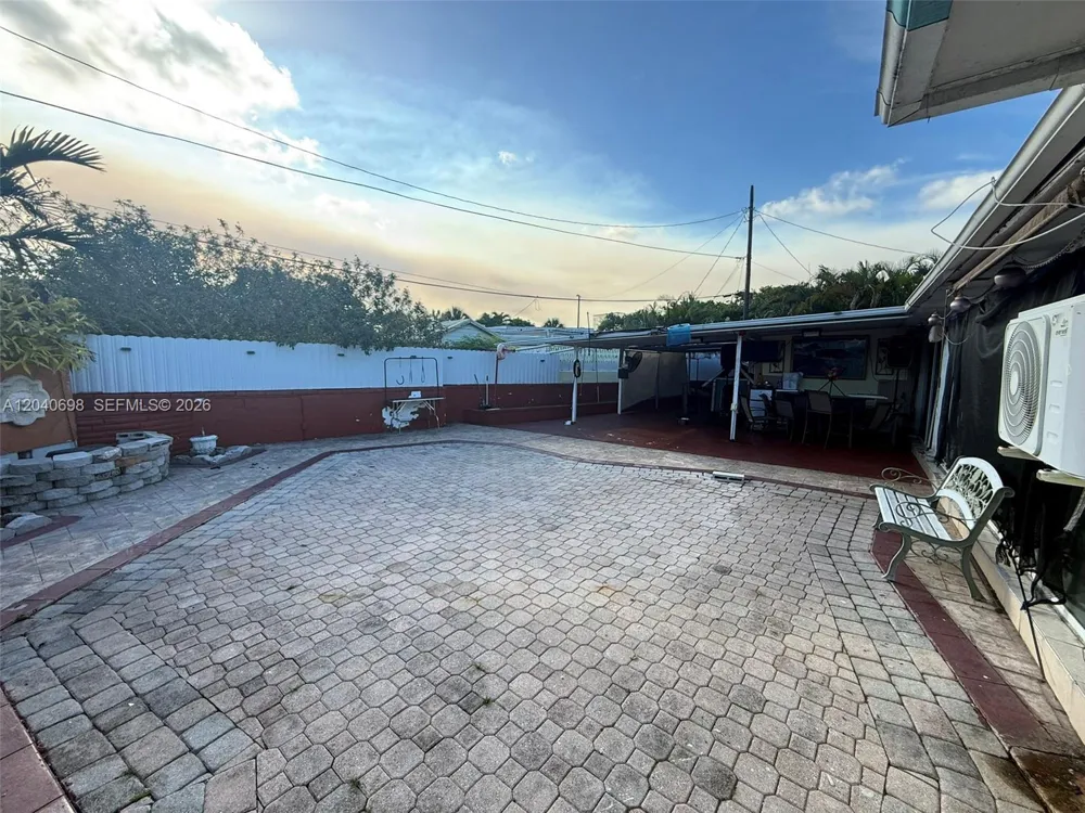 202 To To Lo Chee Dr Hialeah, FL 33010