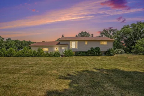 9154 Old Highway 99