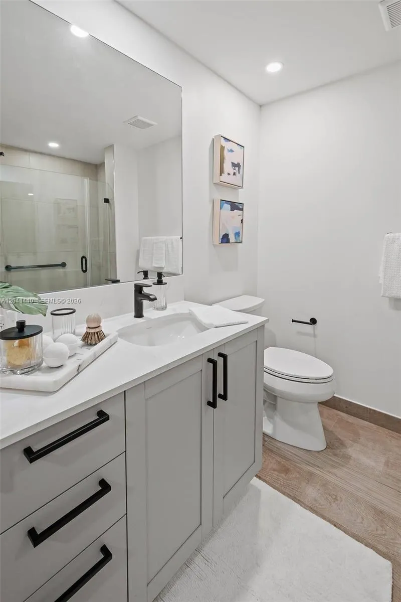 3991 NW 82nd Ave #204 Cooper City, FL 33024