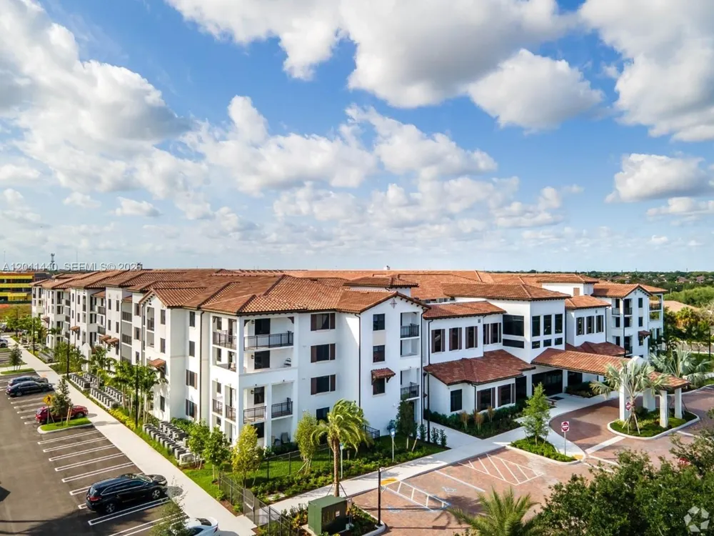3991 NW 82nd Ave #204 Cooper City, FL 33024