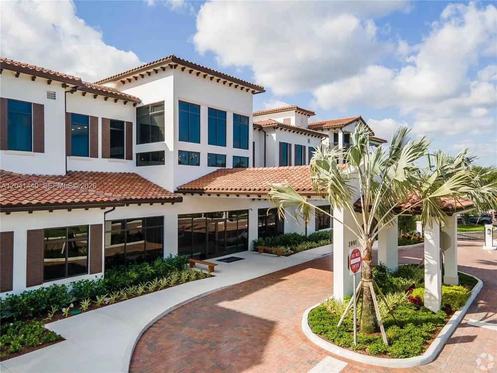 3991 NW 82nd Ave #204 Cooper City, FL 33024