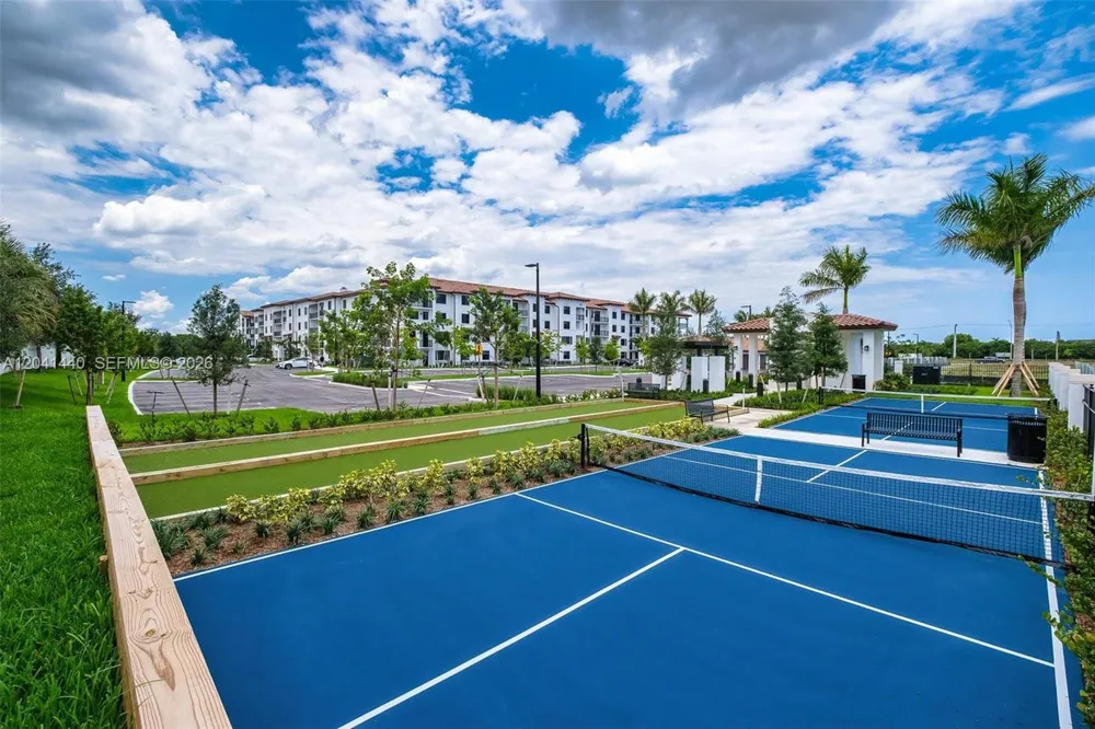 3991 NW 82nd Ave #204 Cooper City, FL 33024