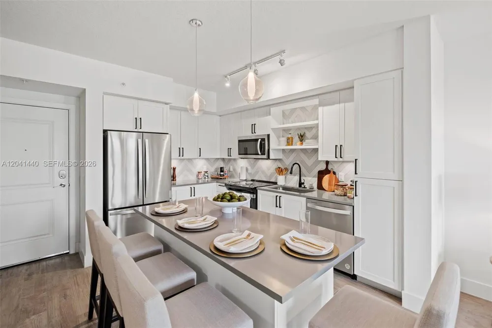 3991 NW 82nd Ave #204 Cooper City, FL 33024