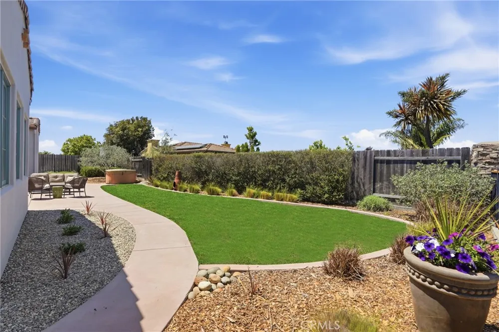 1935 Vista Del Pueblo Nipomo, CA 93444