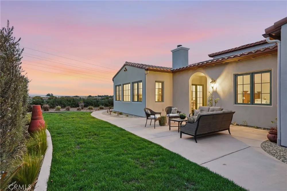 1935 Vista Del Pueblo Nipomo, CA 93444