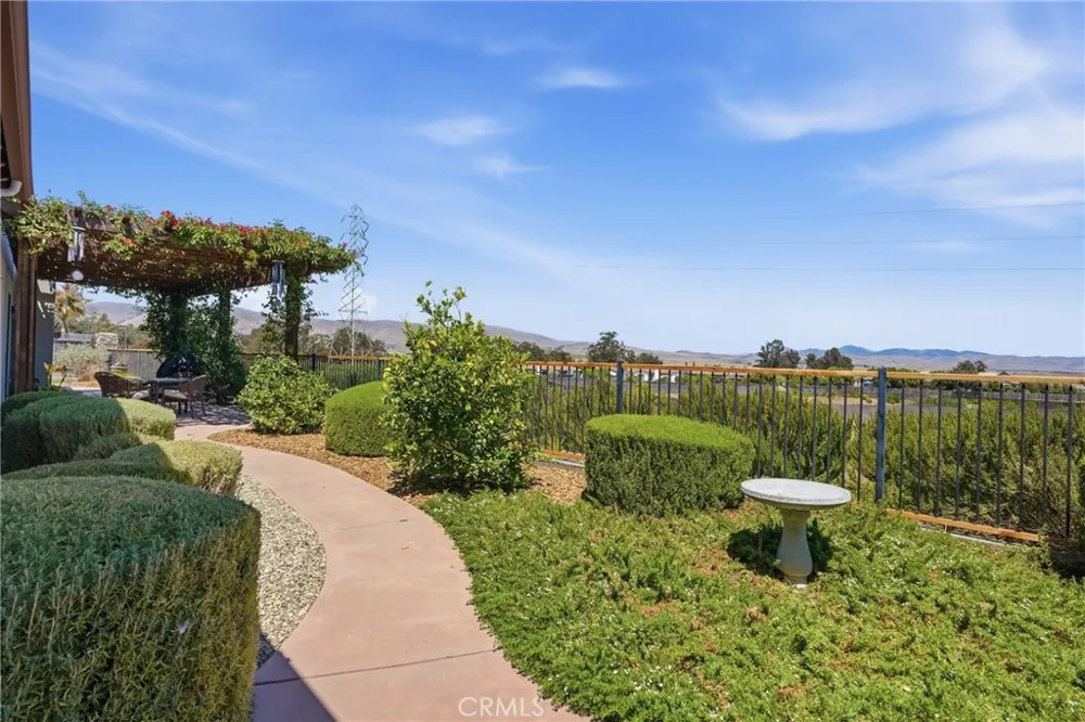 1935 Vista Del Pueblo Nipomo, CA 93444
