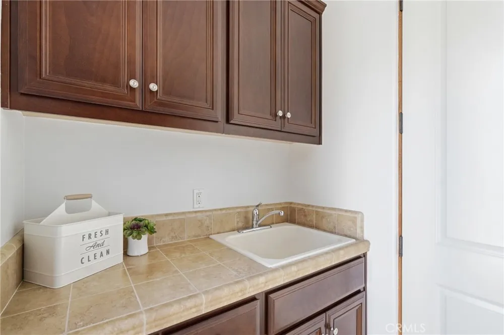 1935 Vista Del Pueblo Nipomo, CA 93444